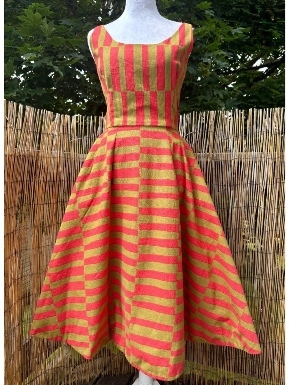 Vintage 1950s Sleeveless Fit And Flare Dress In Linen Abstract Print In Olive